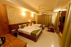 comforts-inn-lodging-room